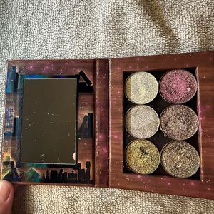 Fantasy Cosmetica — Lost Library — 6 smooth holochromes + magnetic palette